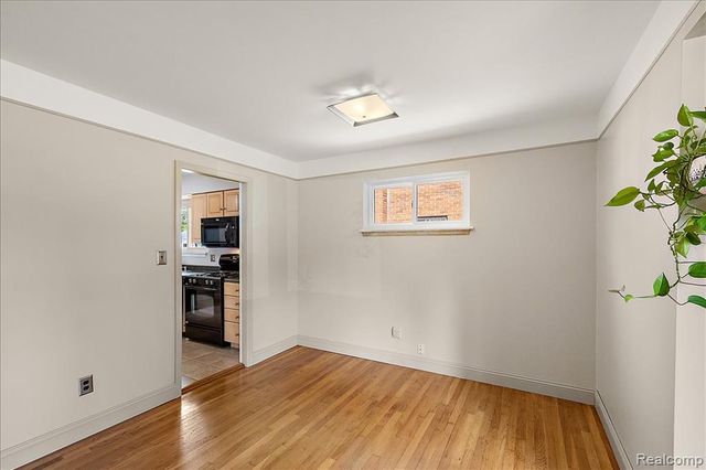 1271 Beaupre Avenue, Madison Heights, MI 48071