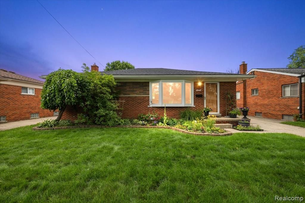 1271 Beaupre Avenue, Madison Heights, MI 48071