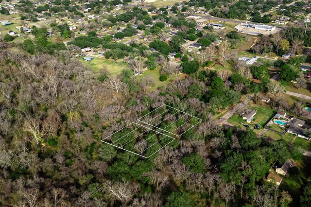 06 Baker St, Hempstead, TX 77445
