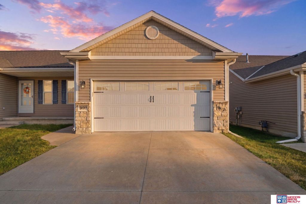 3132 King Ridge Boulevard, Lincoln, NE 68504