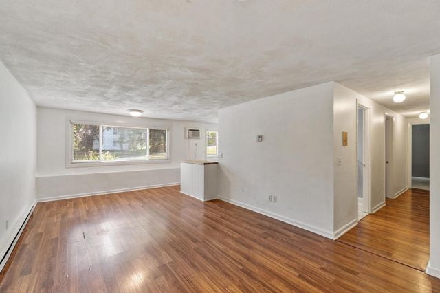 4 Glen Devin St 4, Amesbury, MA 01913