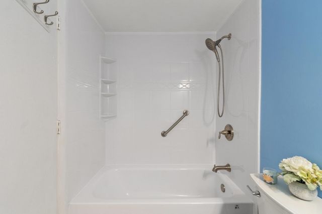 4 Glen Devin St 4, Amesbury, MA 01913
