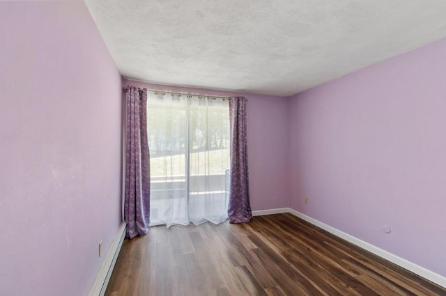 4 Glen Devin St 4, Amesbury, MA 01913