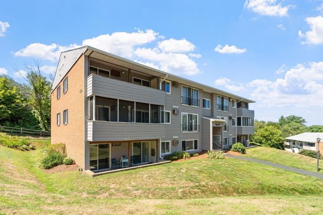 4 Glen Devin St 4, Amesbury, MA 01913