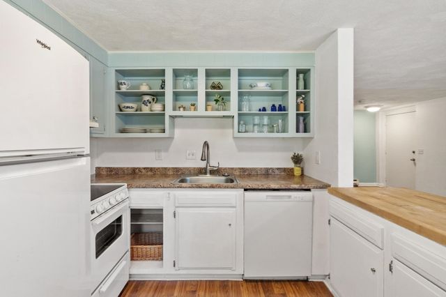 4 Glen Devin St 4, Amesbury, MA 01913