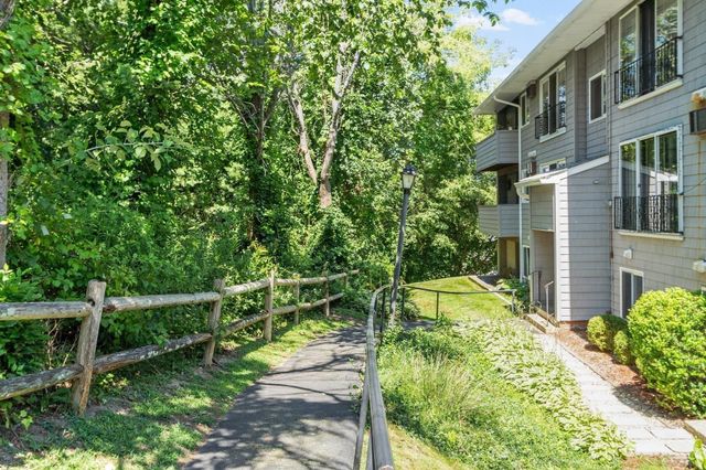 4 Glen Devin St 4, Amesbury, MA 01913