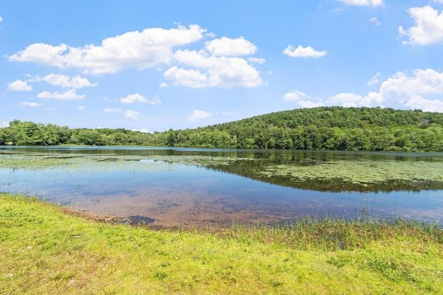 4 Glen Devin St 4, Amesbury, MA 01913