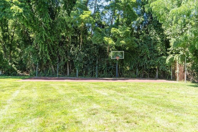 4 Glen Devin St 4, Amesbury, MA 01913
