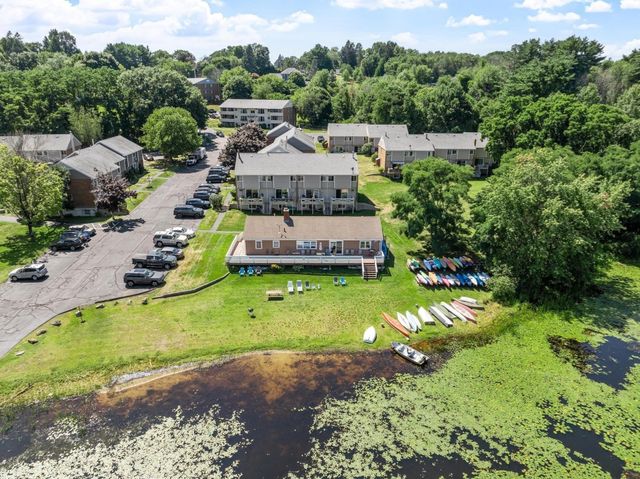 4 Glen Devin St 4, Amesbury, MA 01913
