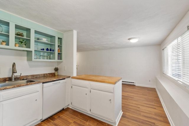 4 Glen Devin St 4, Amesbury, MA 01913
