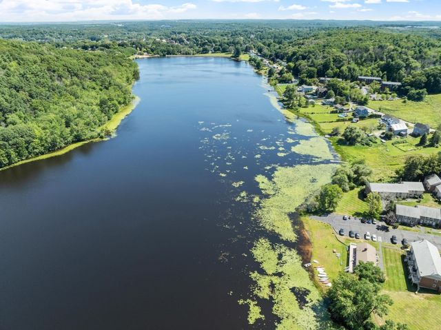 4 Glen Devin St 4, Amesbury, MA 01913
