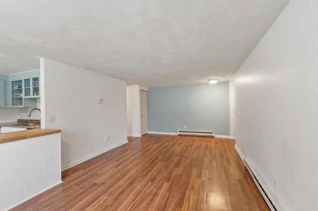 4 Glen Devin St 4, Amesbury, MA 01913