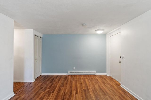 4 Glen Devin St 4, Amesbury, MA 01913