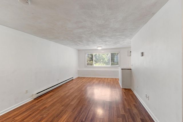 4 Glen Devin St 4, Amesbury, MA 01913