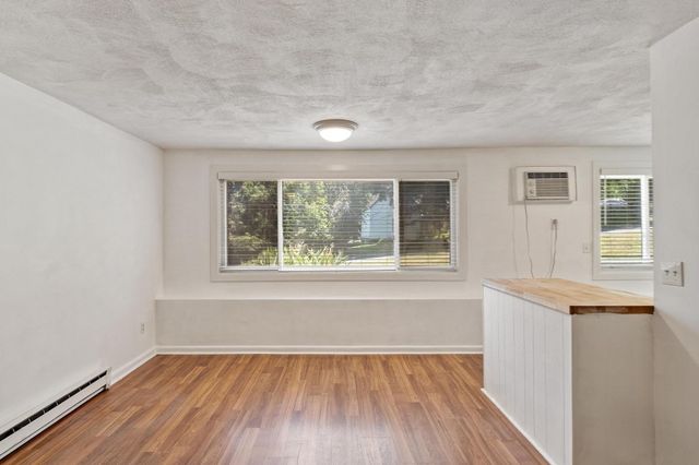 4 Glen Devin St 4, Amesbury, MA 01913
