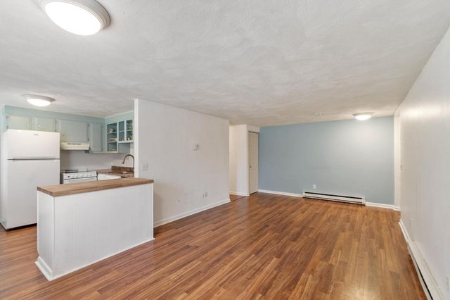 4 Glen Devin St 4, Amesbury, MA 01913