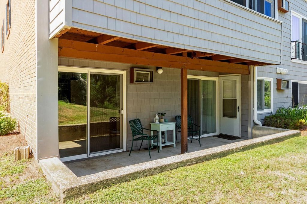 4 Glen Devin St 4, Amesbury, MA 01913
