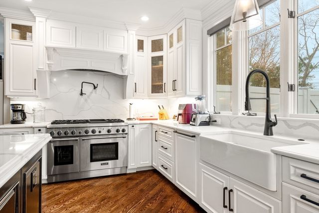 7 Schoolmaster Ln, Dedham, MA 02026