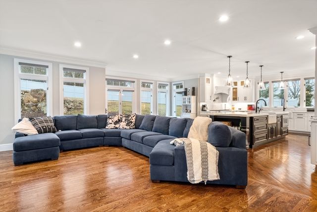 7 Schoolmaster Ln, Dedham, MA 02026