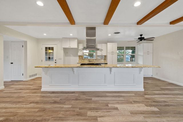 2320 S Locust Street, Visalia, CA 93277