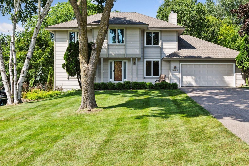 1890 Partridge Circle, Chanhassen, MN 55331