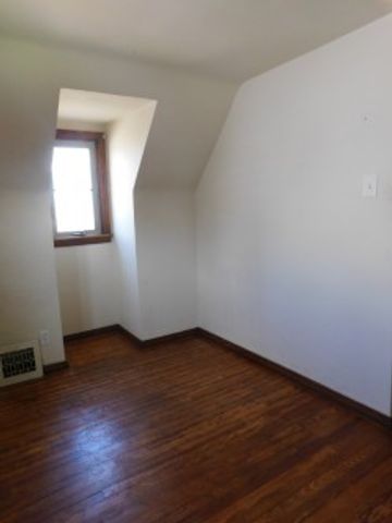 600 Riverview Dr, Dravosburg, PA 15034