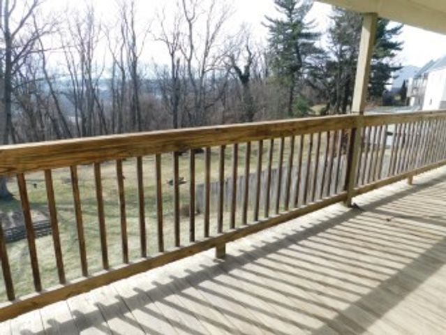 600 Riverview Dr, Dravosburg, PA 15034