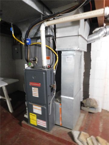 600 Riverview Dr, Dravosburg, PA 15034