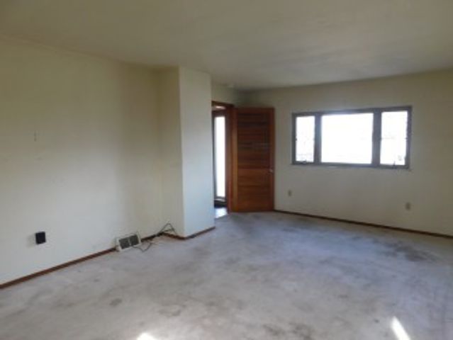 600 Riverview Dr, Dravosburg, PA 15034