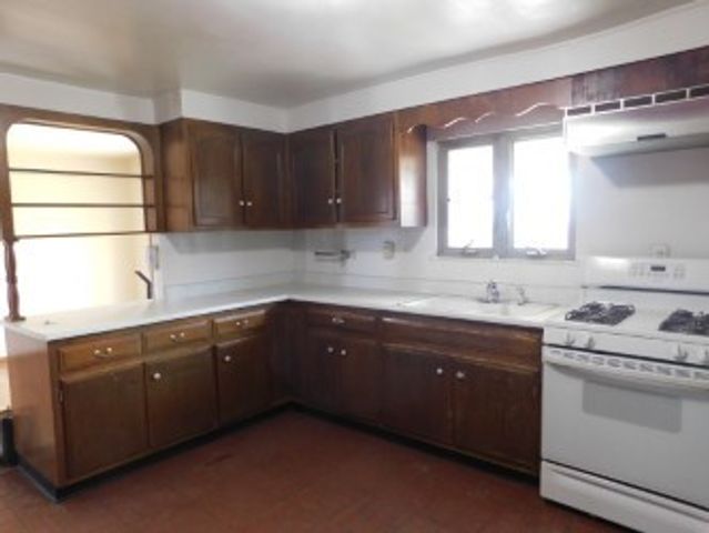 600 Riverview Dr, Dravosburg, PA 15034