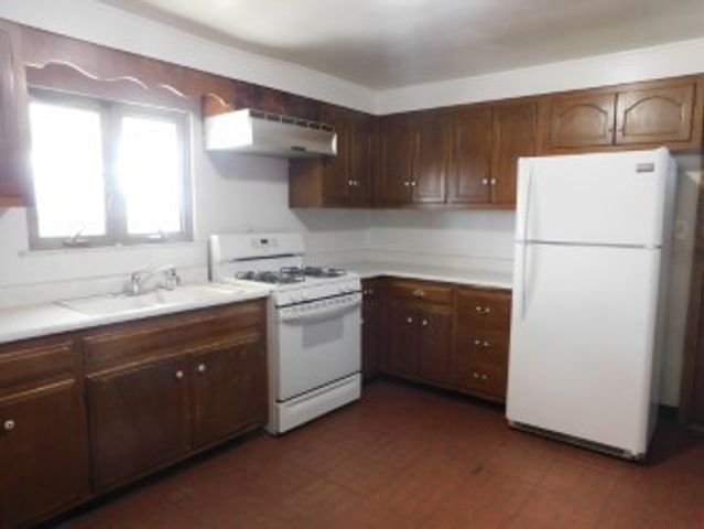 600 Riverview Dr, Dravosburg, PA 15034