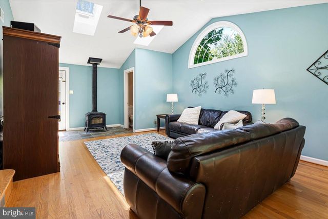 2002 FAIRBLUE LN, Wilmington, DE 19810