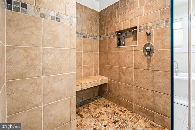 2002 FAIRBLUE LN, Wilmington, DE 19810