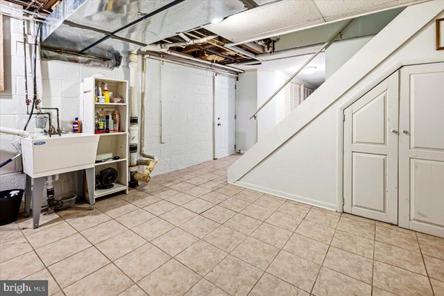 2002 FAIRBLUE LN, Wilmington, DE 19810
