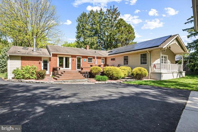 2002 FAIRBLUE LN, Wilmington, DE 19810