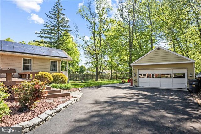2002 FAIRBLUE LN, Wilmington, DE 19810