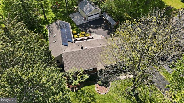 2002 FAIRBLUE LN, Wilmington, DE 19810