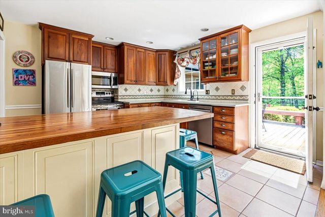2002 FAIRBLUE LN, Wilmington, DE 19810