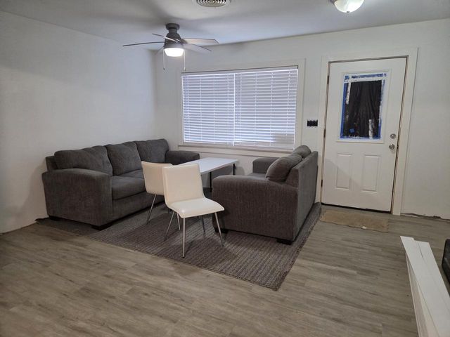 5808 W Carmen AVENUE, Milwaukee, WI 53218