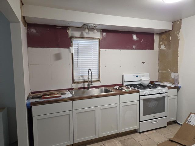 5808 W Carmen AVENUE, Milwaukee, WI 53218