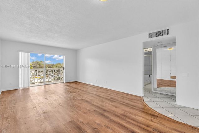 4200 NW 3rd Ct 309, Plantation, FL 33317