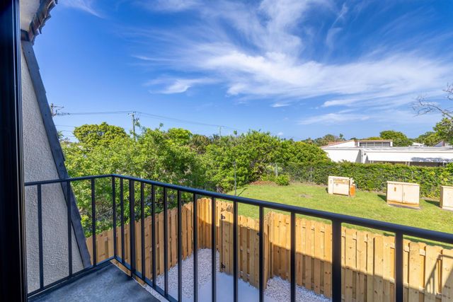 107 Lake Arbor Drive, Palm Springs, FL 33461