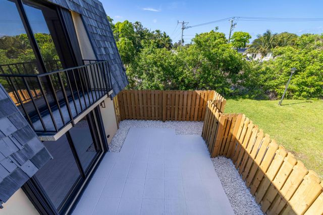 107 Lake Arbor Drive, Palm Springs, FL 33461