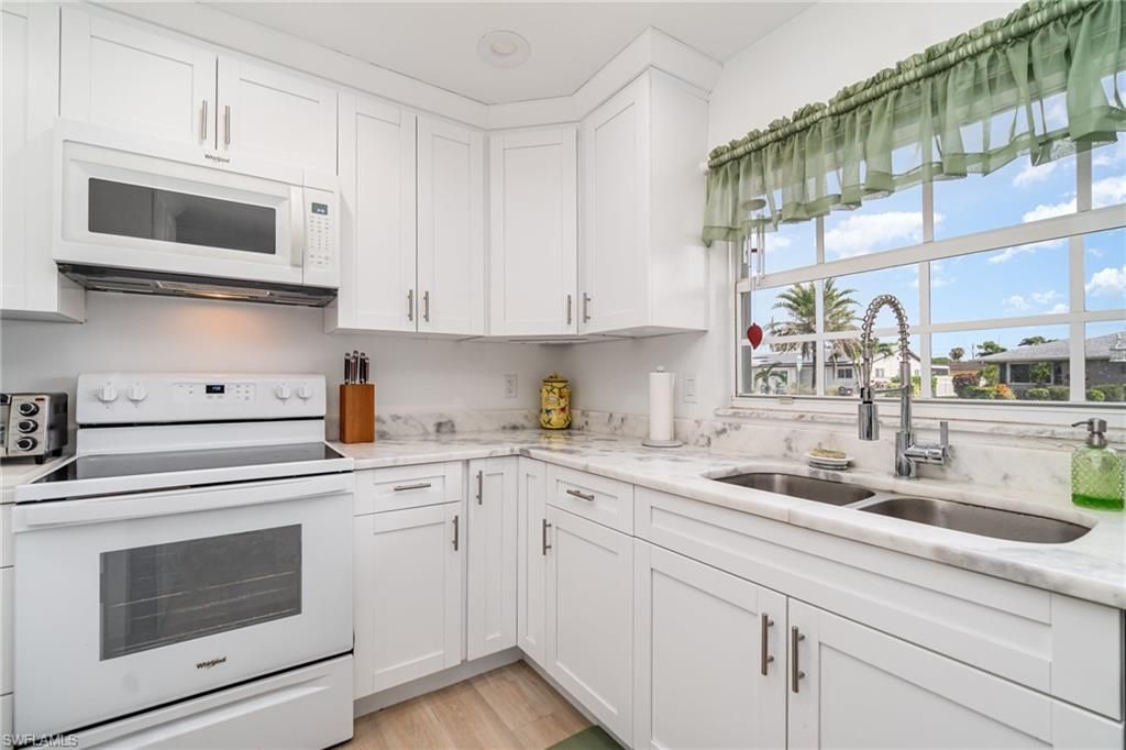 Image 11 of property listing at 212 SE 45TH ST, Cape Coral, FL 33904