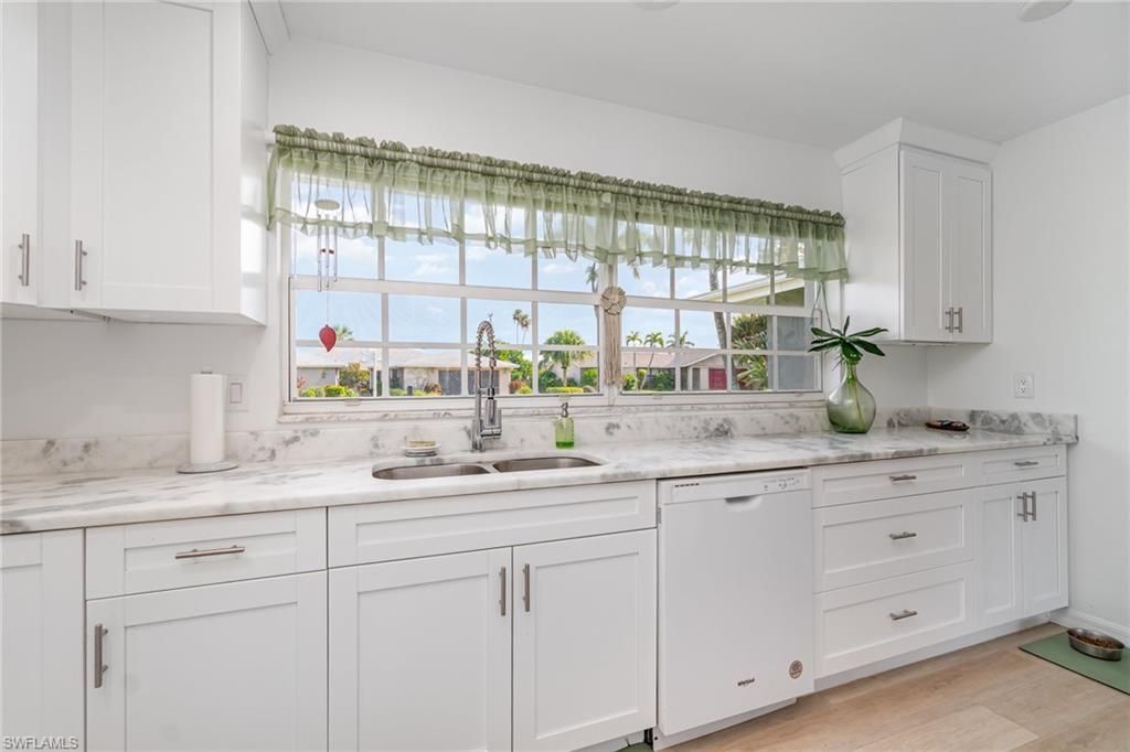 Image 12 of property listing at 212 SE 45TH ST, Cape Coral, FL 33904