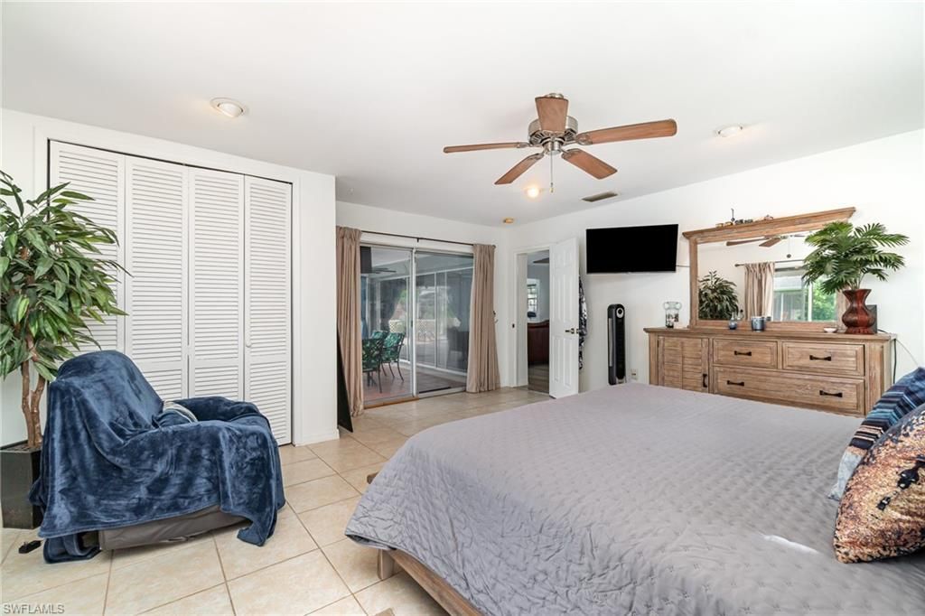 Image 14 of property listing at 212 SE 45TH ST, Cape Coral, FL 33904