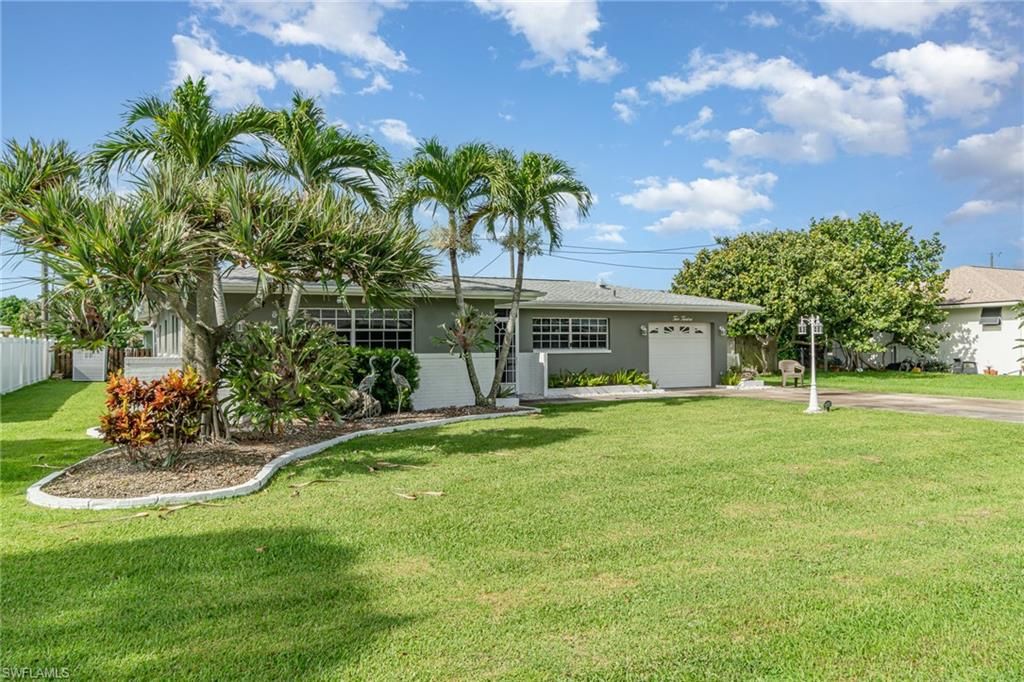Image 2 of property listing at 212 SE 45TH ST, Cape Coral, FL 33904