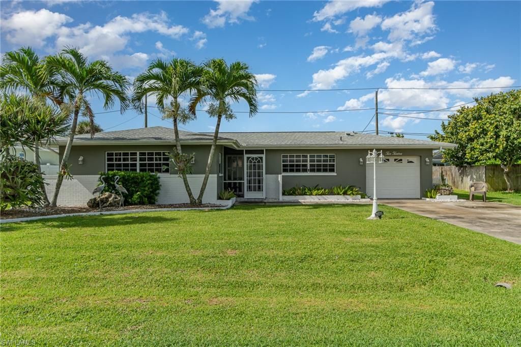 Image 3 of property listing at 212 SE 45TH ST, Cape Coral, FL 33904