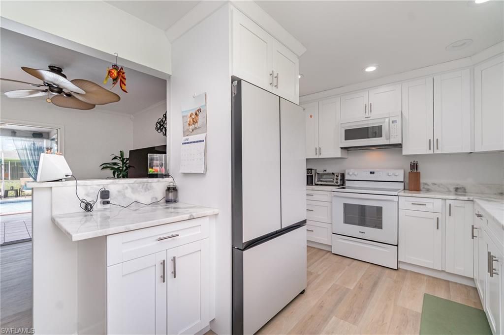 Image 9 of property listing at 212 SE 45TH ST, Cape Coral, FL 33904