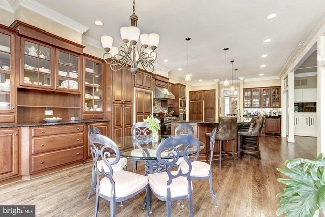 9909 AVENEL FARM DR, Potomac, MD 20854